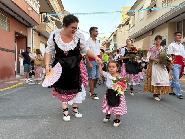El Campello responde a la ofrenda floral a la Virgen del Carmen
