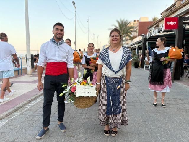 El Campello responde a la ofrenda floral a la Virgen del Carmen
