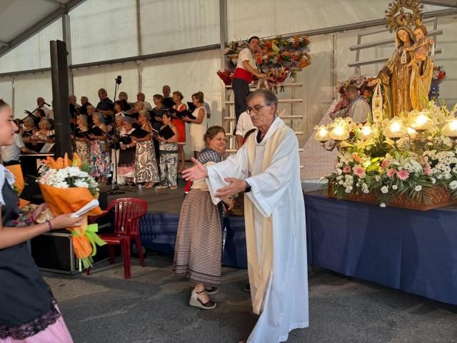 El Campello responde a la ofrenda floral a la Virgen del Carmen