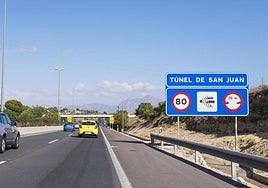 Señal de aviso de uno de los radares de Alicante que más multaron en 2024.