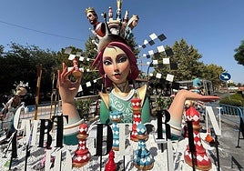 Hoguera 'Gambito de reina', en Lillo Juan.