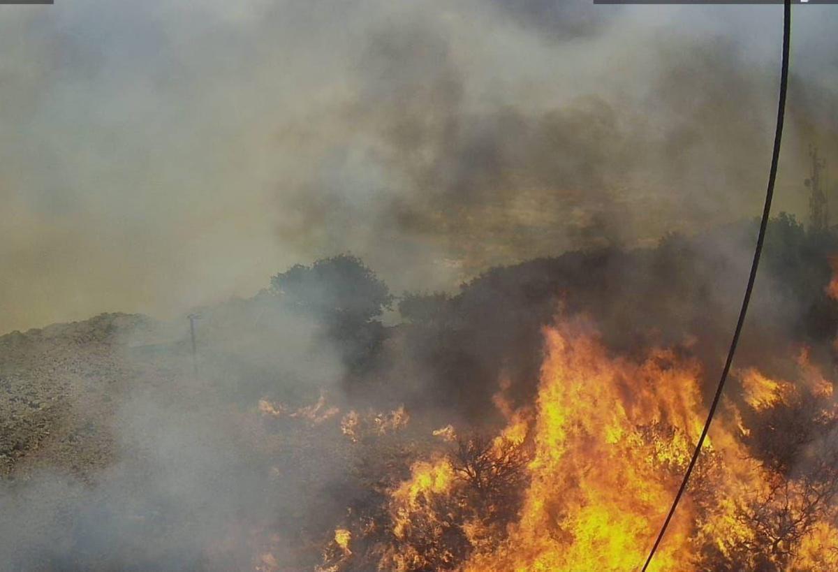 Las llamas del incendio forestal de Ibi llegan hasta la Font Roja de Alcoi