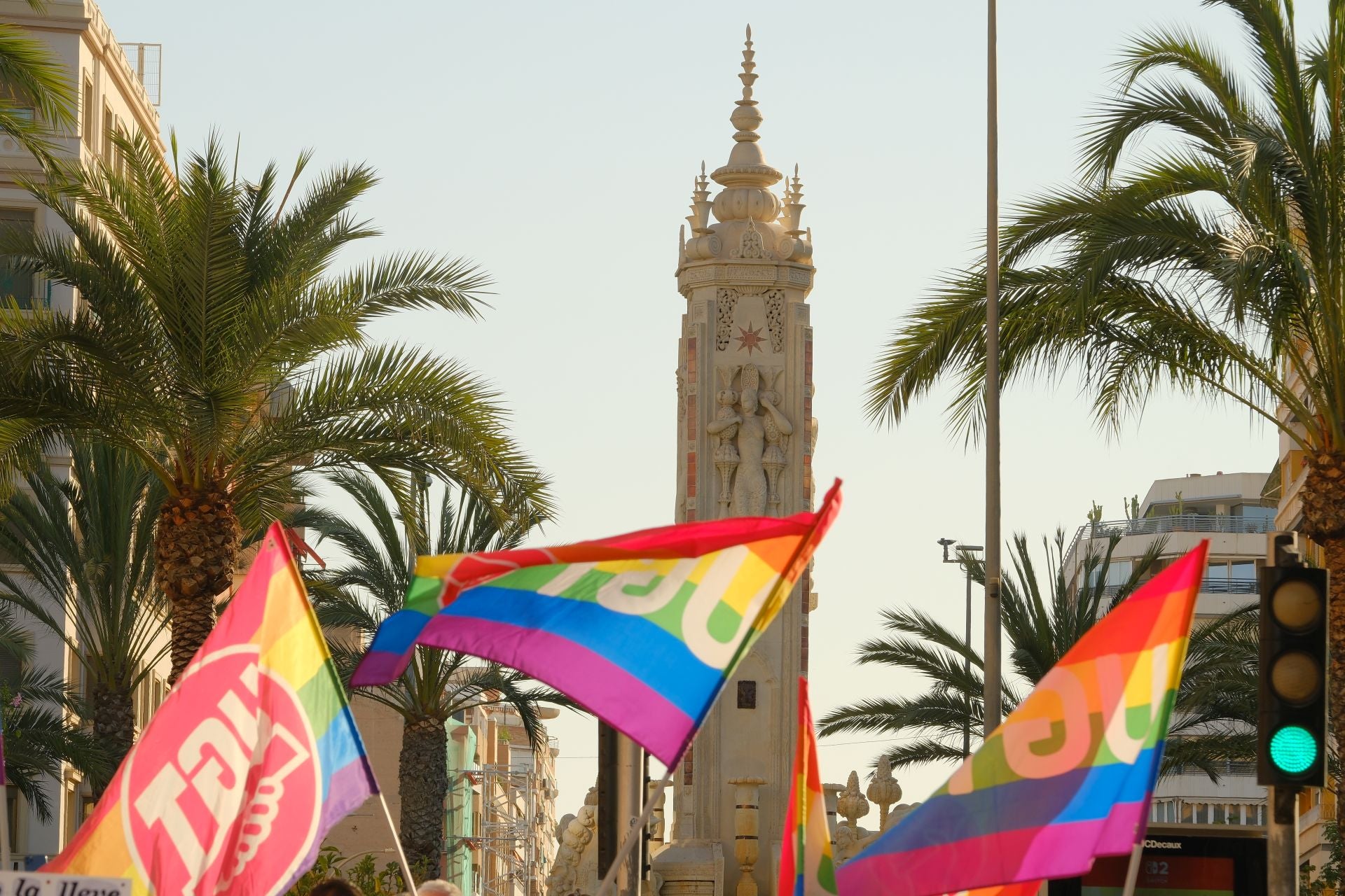 Alicante celebra el Orgullo entre fiesta y reivindicación