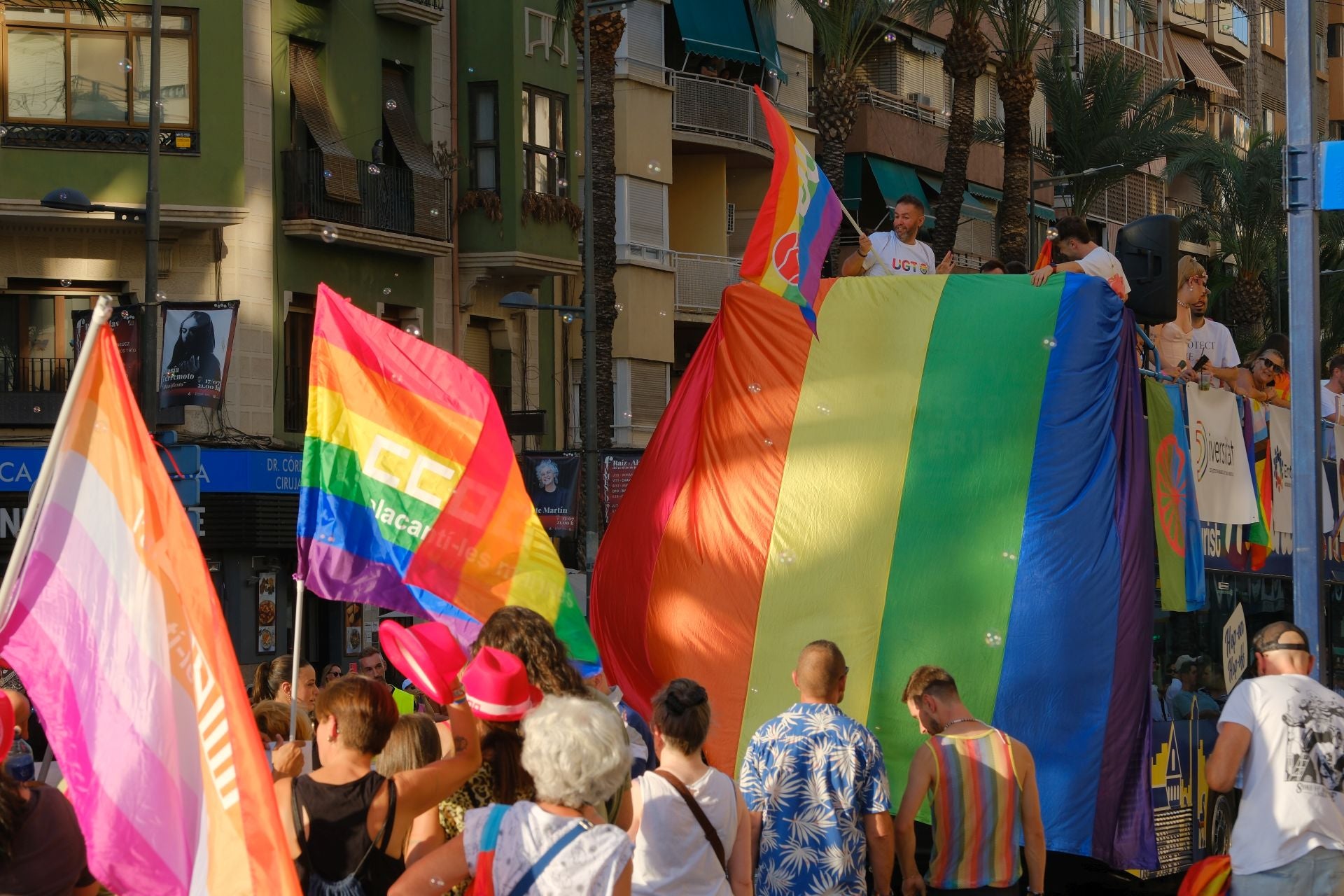 Alicante celebra el Orgullo entre fiesta y reivindicación