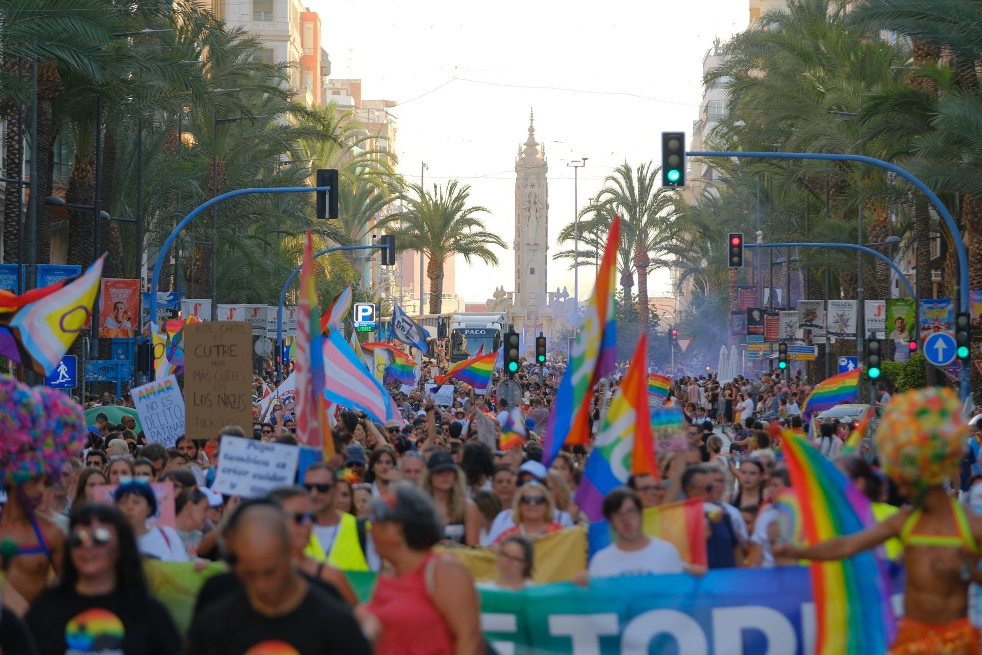 Alicante celebra el Orgullo entre fiesta y reivindicación