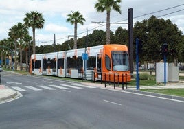 Un tranvía del Tram de Alicante.