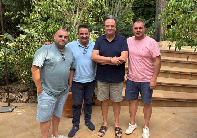 Reunión entre la Federació y el Gremio de Artistas.
