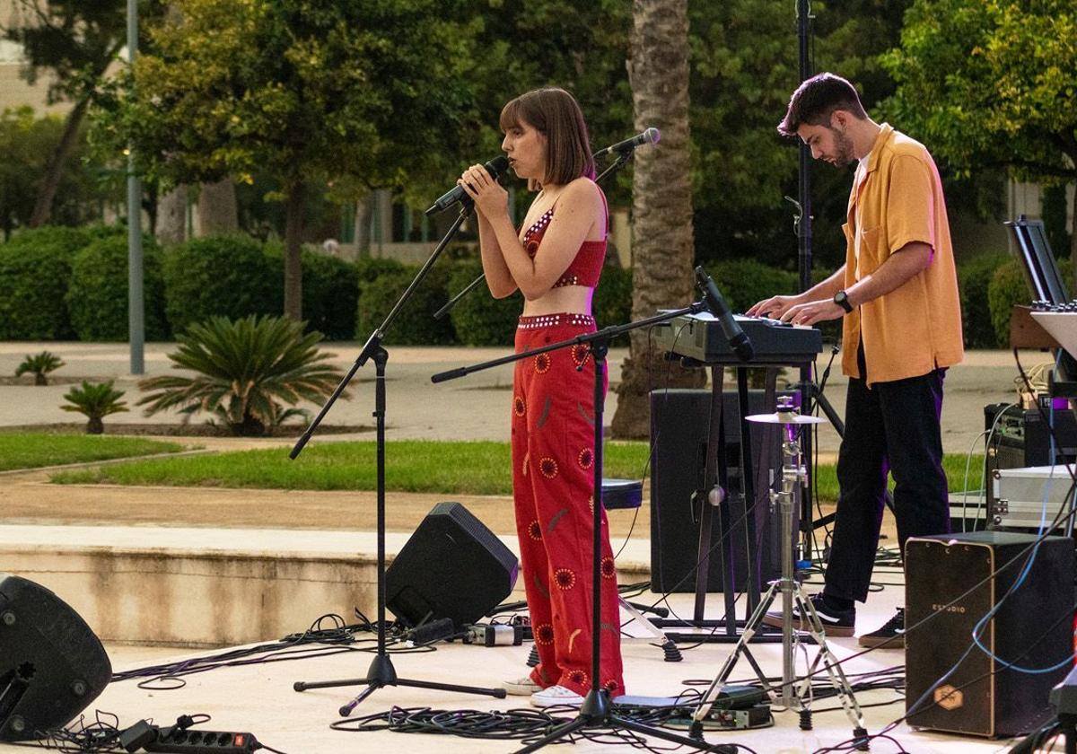 Participante del concurso de bandas emergentes