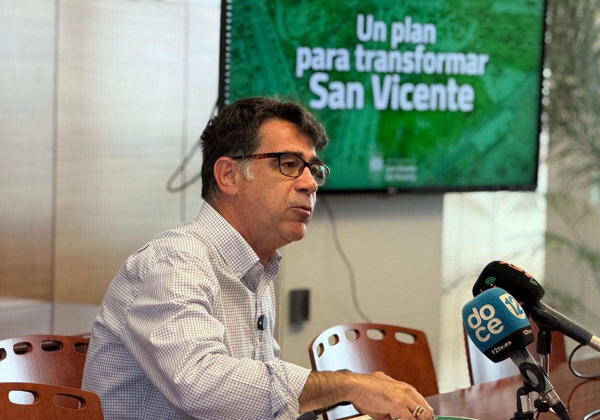 The Mayor of San Vicente, Pachi Pascual.
