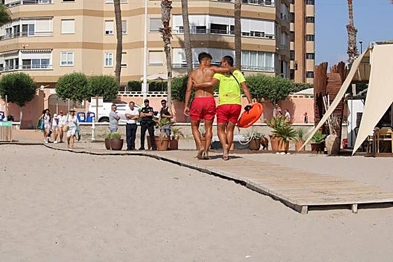 Dos personas que han participado en el simulacro