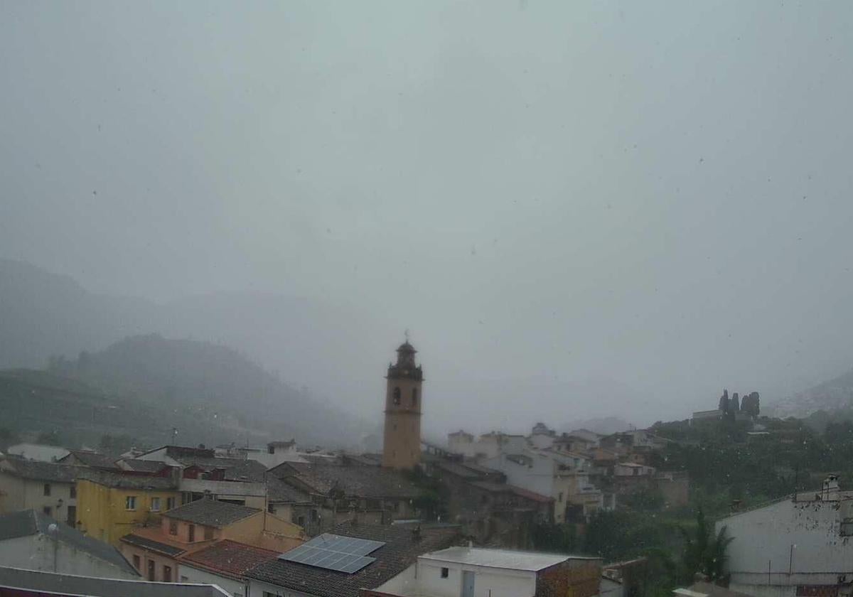Rain falls in the municipality of L'Atzúbia.