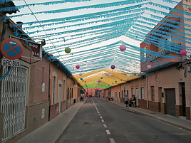 Calle de San Gabriel decorada para las fiestas