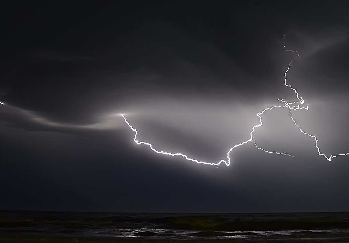 The storms swept across the province's sky last night.
