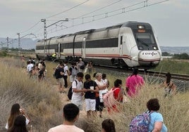 Incendio del motor de un tren en Novelda.