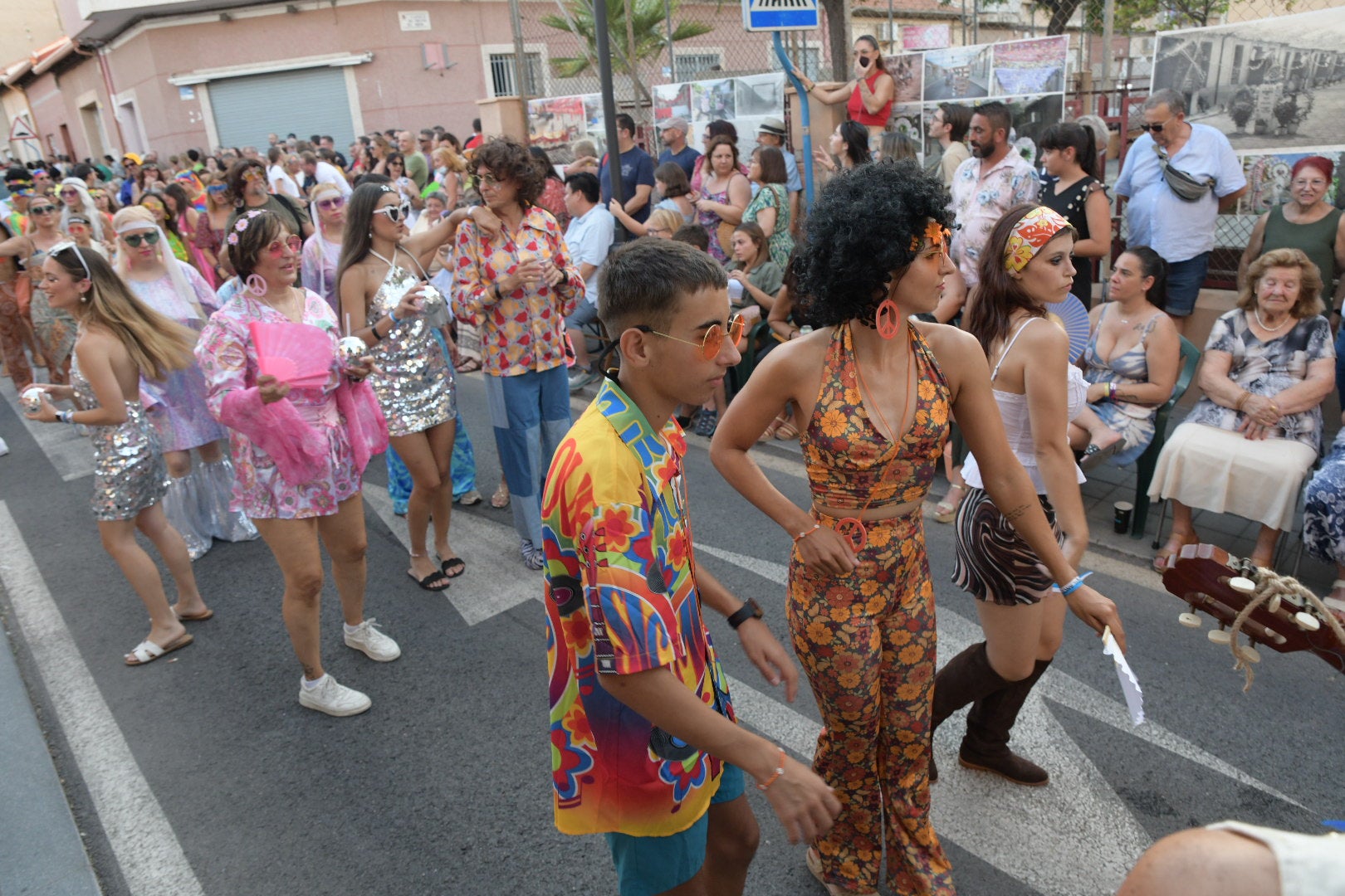 La fiesta sigue en San Gabriel: desfiles centenarios por el barrio