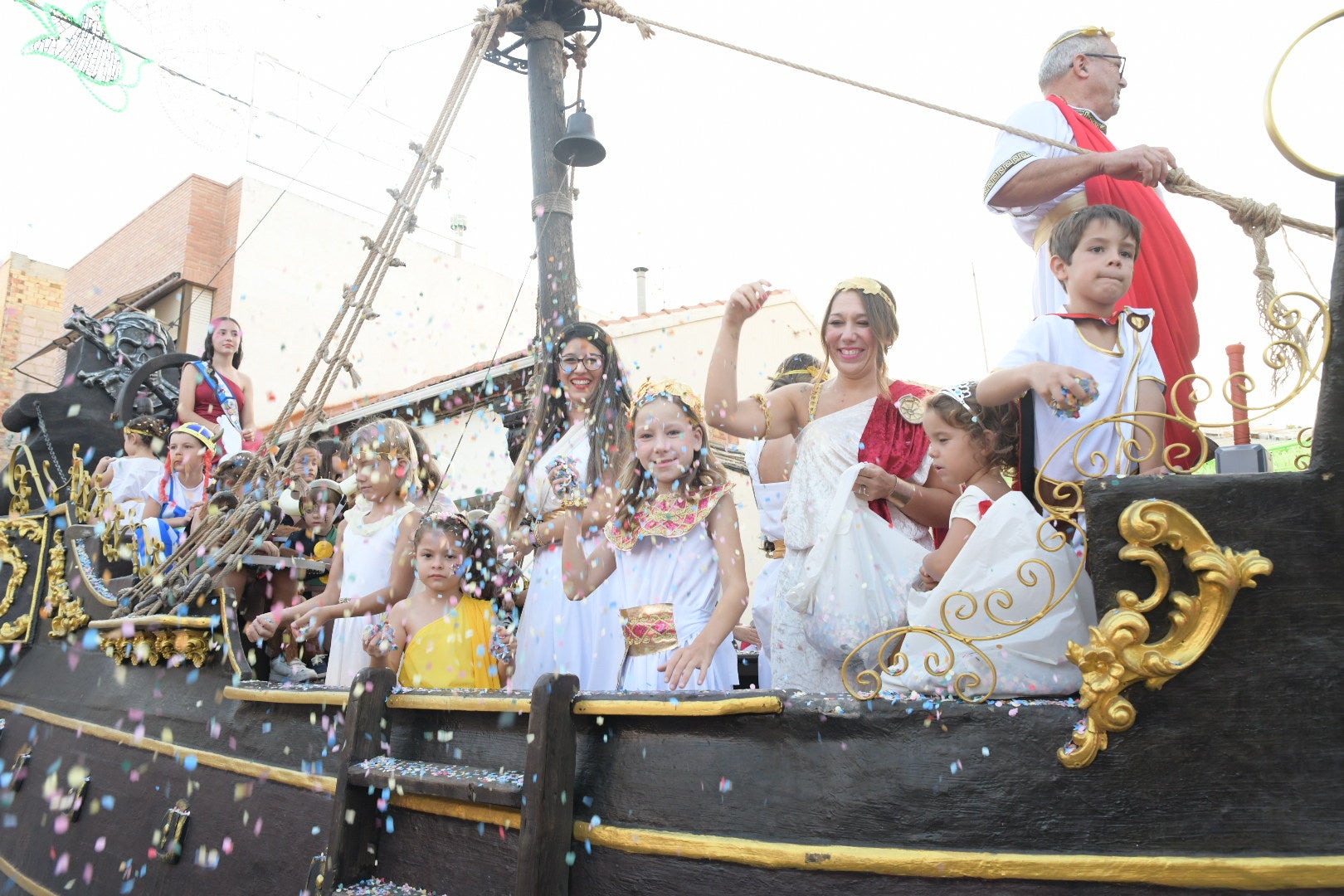 La fiesta sigue en San Gabriel: desfiles centenarios por el barrio