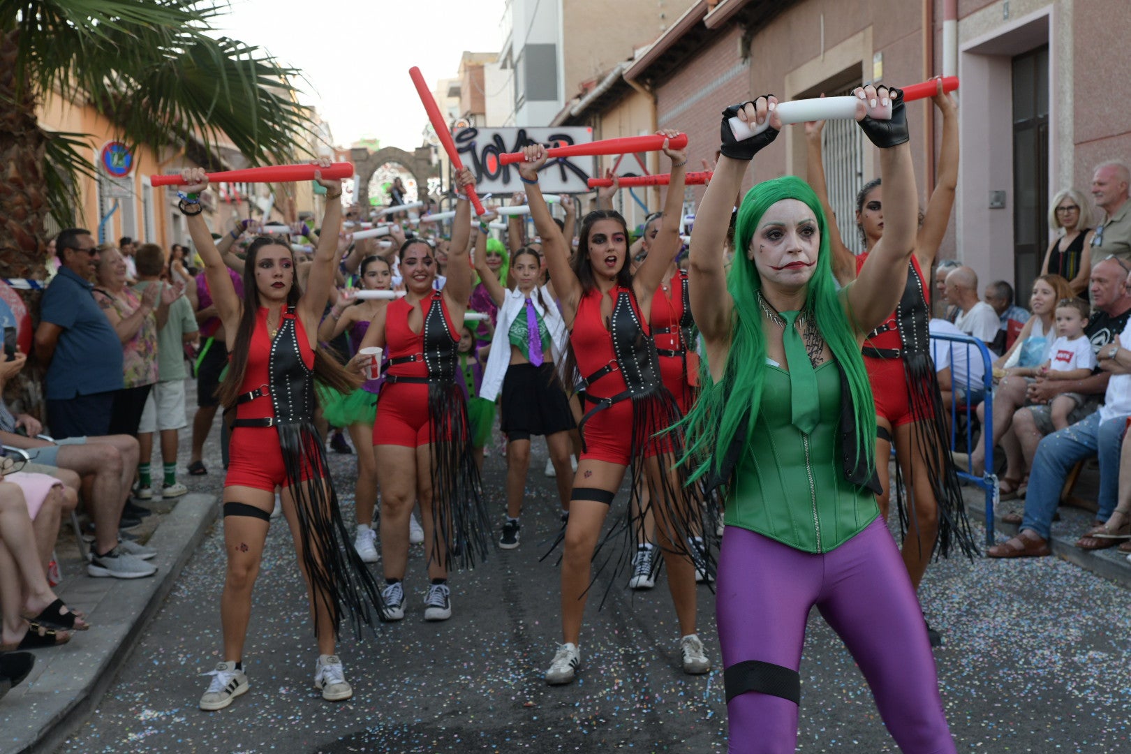 La fiesta sigue en San Gabriel: desfiles centenarios por el barrio
