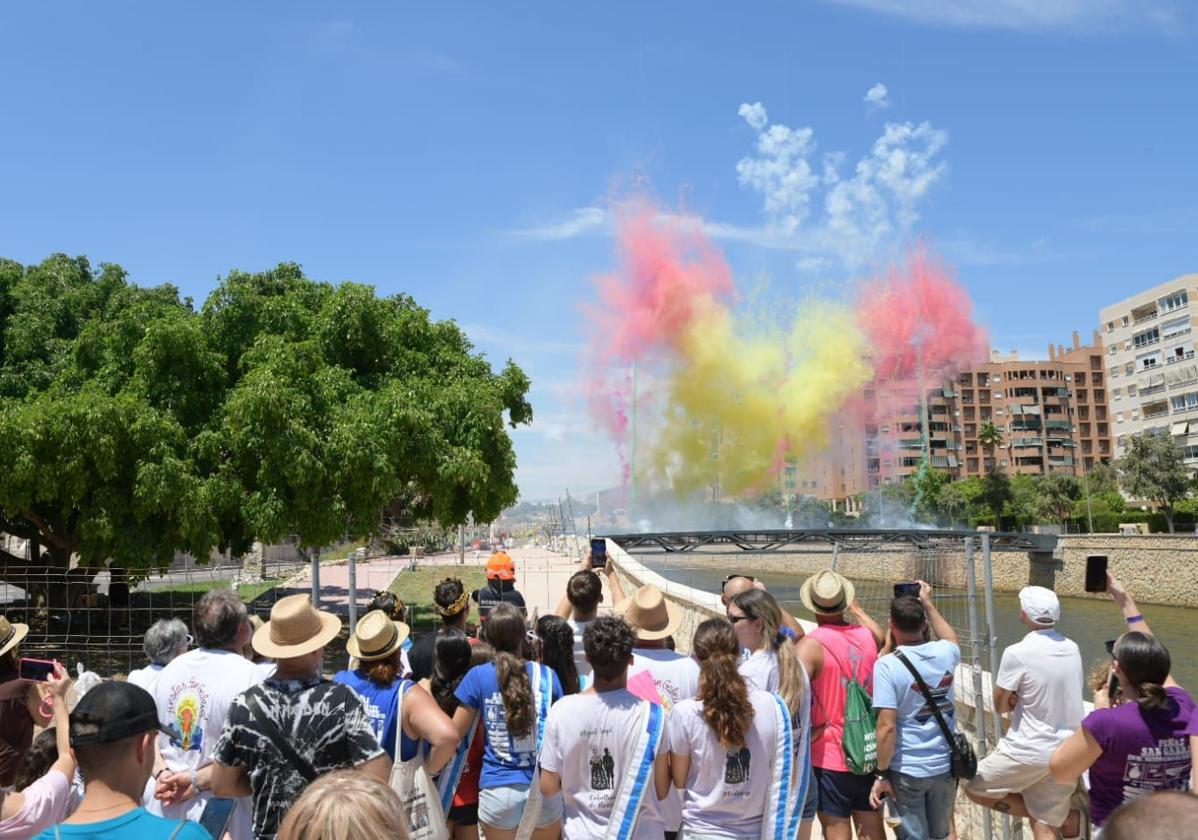 Atronadora mascletà en las fiestas de San Gabriel