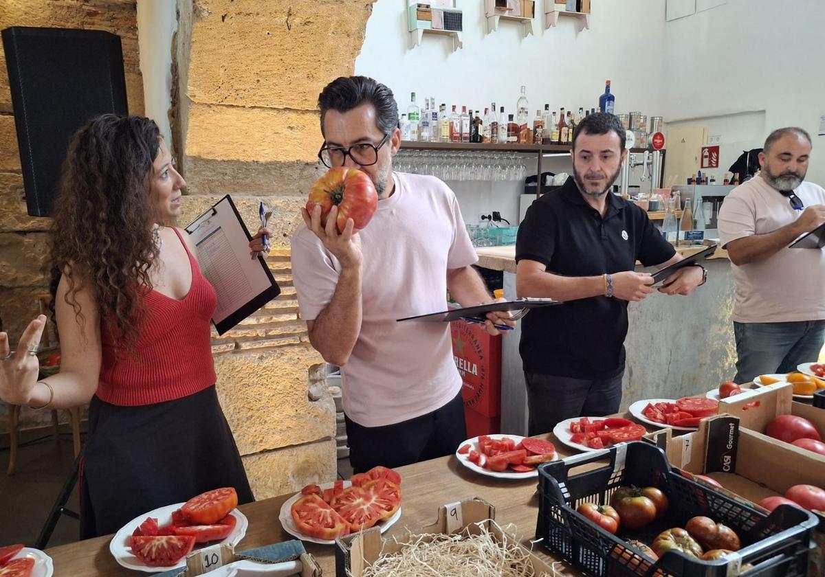 La Marina Alta rinde culto al agricultor local eligiendo su mejor tomate