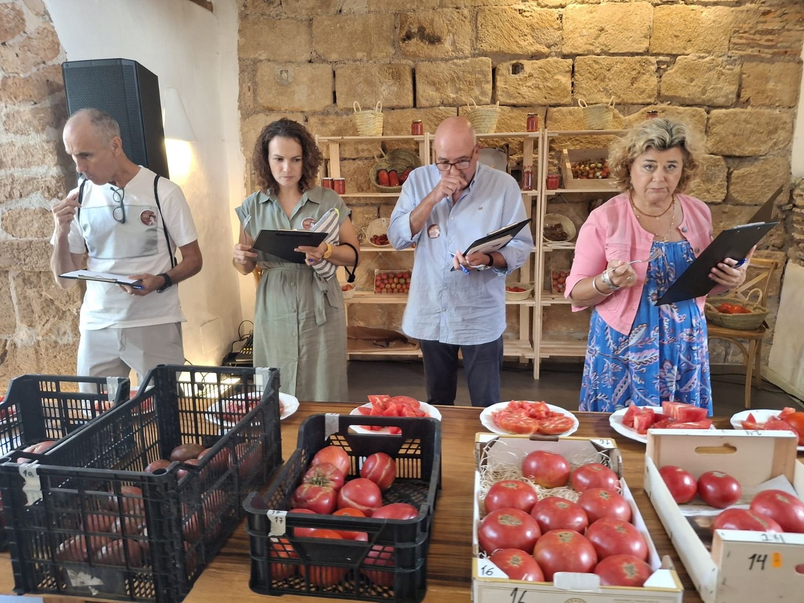 La Marina Alta rinde culto al agricultor local eligiendo su mejor tomate