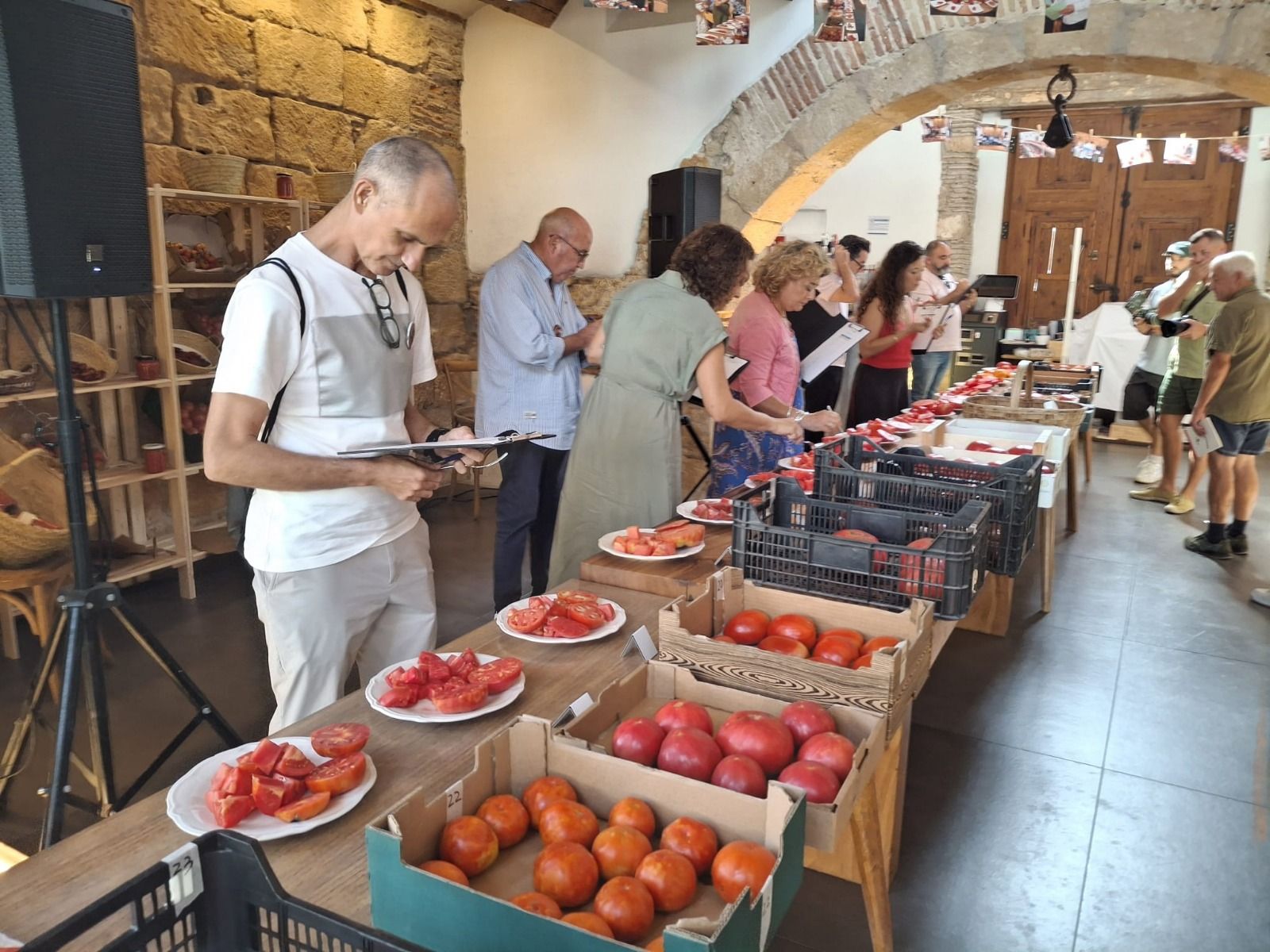La Marina Alta rinde culto al agricultor local eligiendo su mejor tomate
