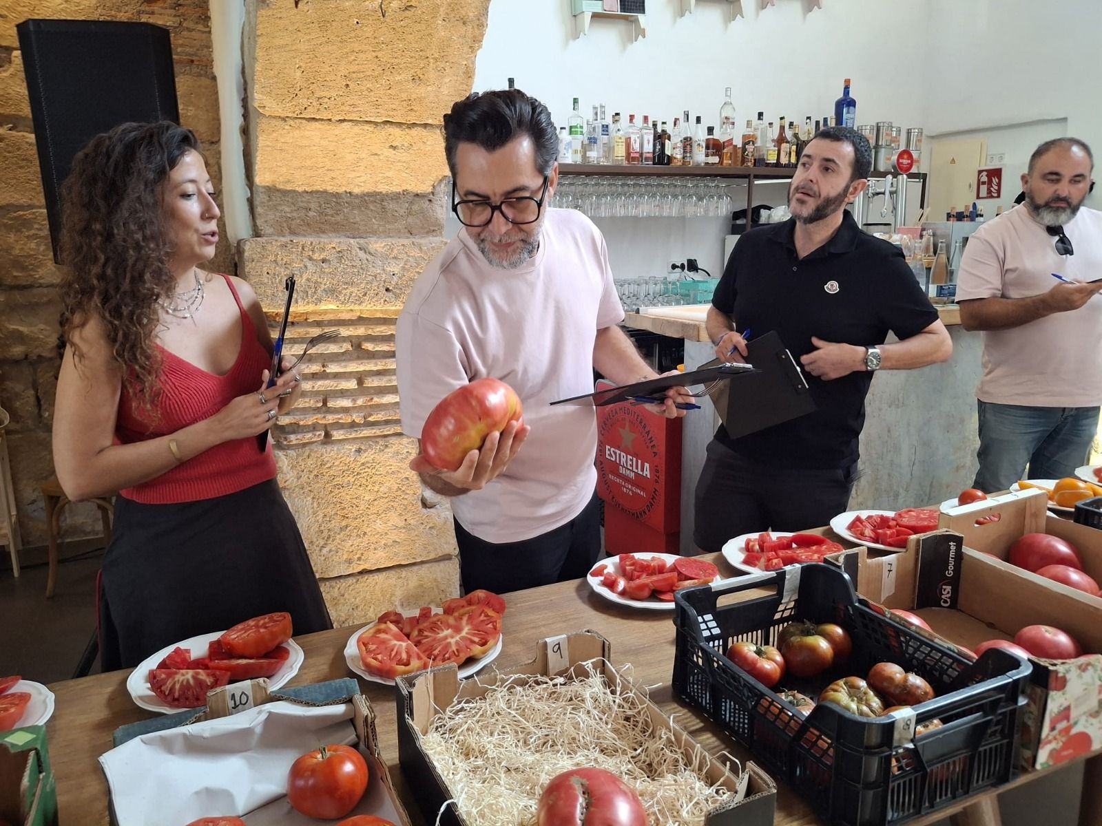 La Marina Alta rinde culto al agricultor local eligiendo su mejor tomate