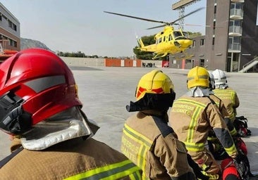 Alicante sube el sueldo a los Bomberos en festivos para evitar los conflictos en Hogueras