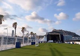 Escenario e infraestructura para los conciertos en el Muelle 12.
