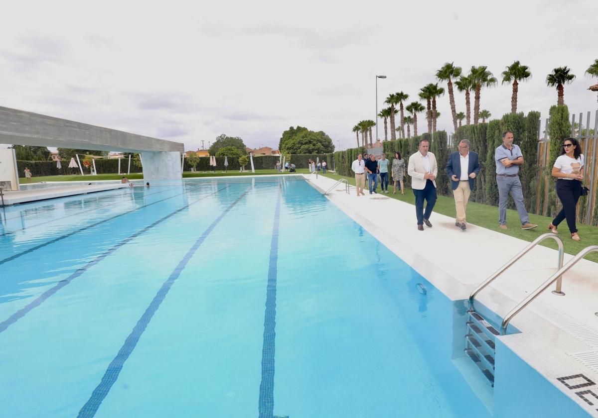 El presidente de la DIputación, Toni Pérez, visita las instalaciones junto con el alcalde de Benferri, Luis Vicente Mateo.