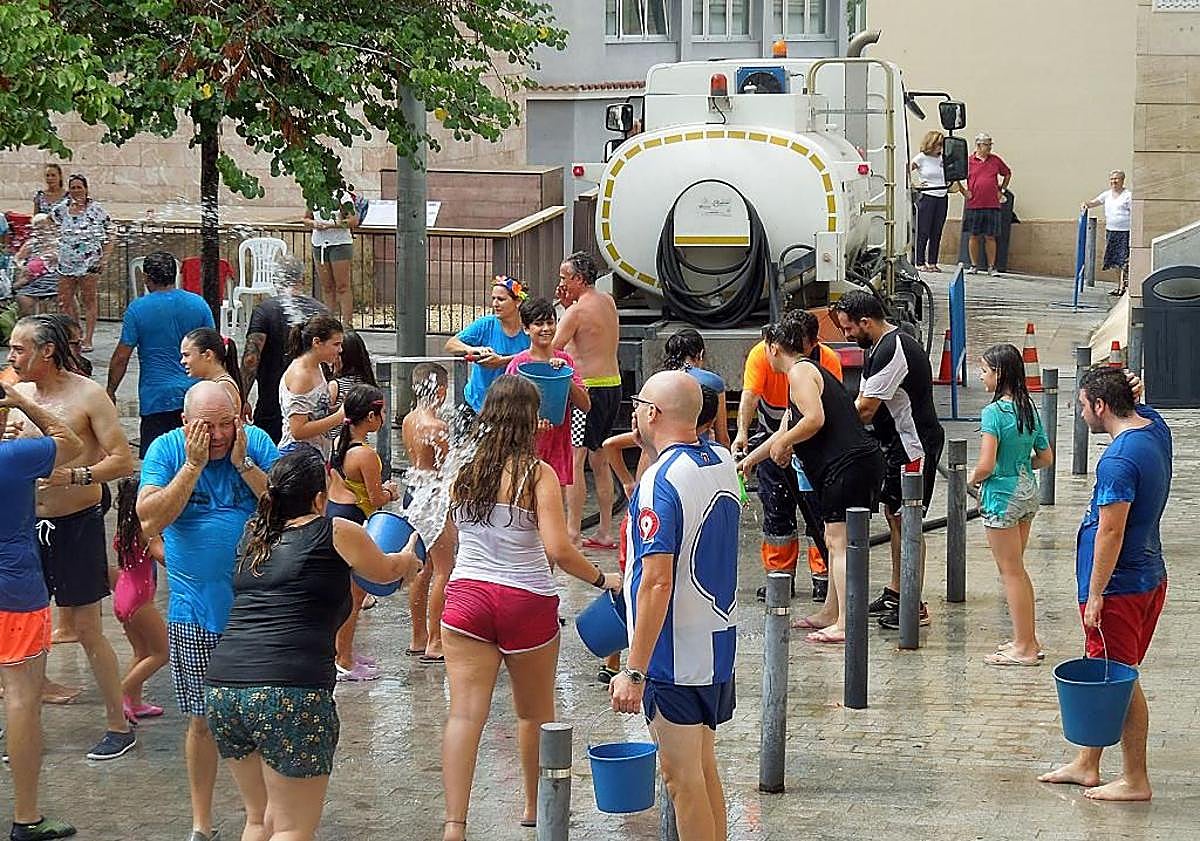 Imagen principal - Celebración de «la Banyà» en el barrio