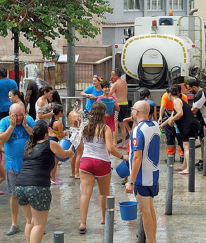 Imagen secundaria 2 - Celebración de «la Banyà» en el barrio