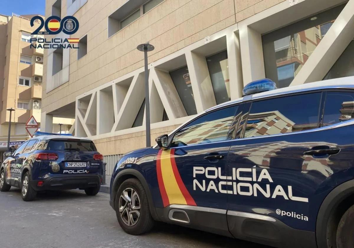 Imagen principal - Police arrest a man in Alicante for setting fire to the house he lived in with his partner to try to kill her