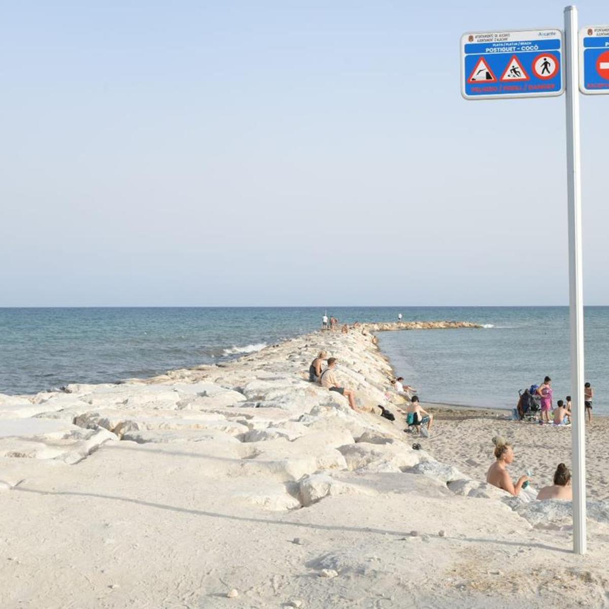 Imagen principal - Alicante City Council asks Costas to assess the breakwater works and remove rocks from Postiguet