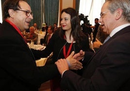 Zulima Pérez, entre el exconseller, Vicent Soler y el expresidente del Consell Jurídic, Vicente Garrido.