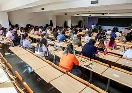 Imagen de archivo de un grupo de personas en las pruebas de Formación Sanitaria Especializada.