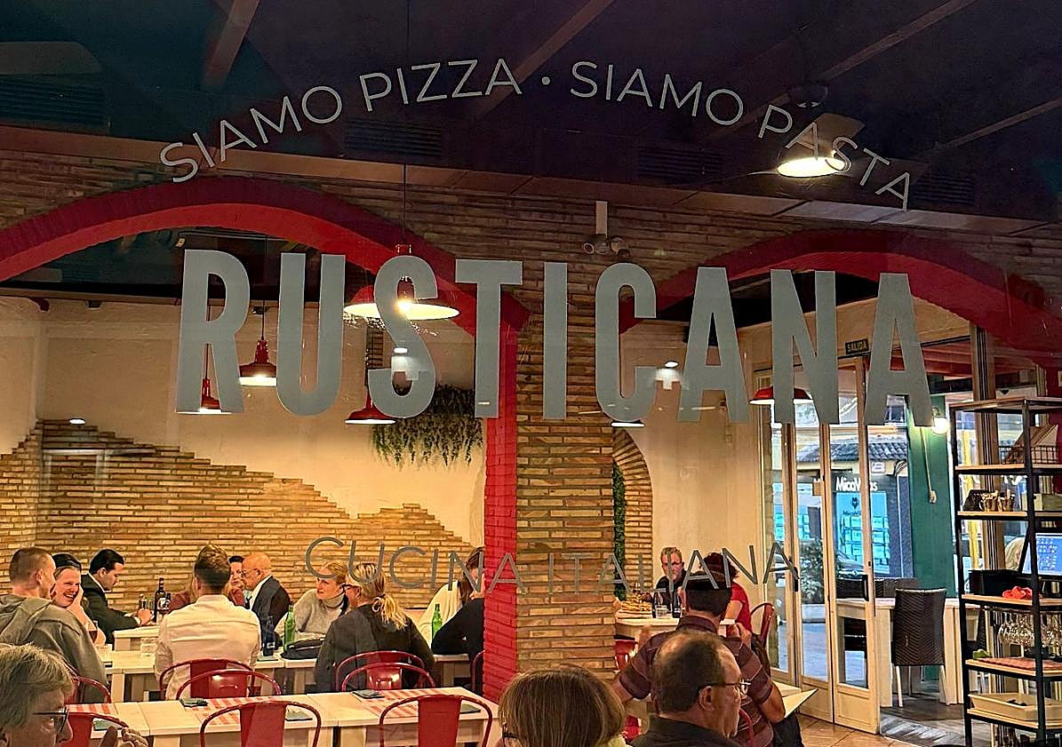 Imagen principal - Así es el restaurante Rusticana de Calpe.