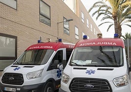 Ambulancias en el Hospital General de Elche.