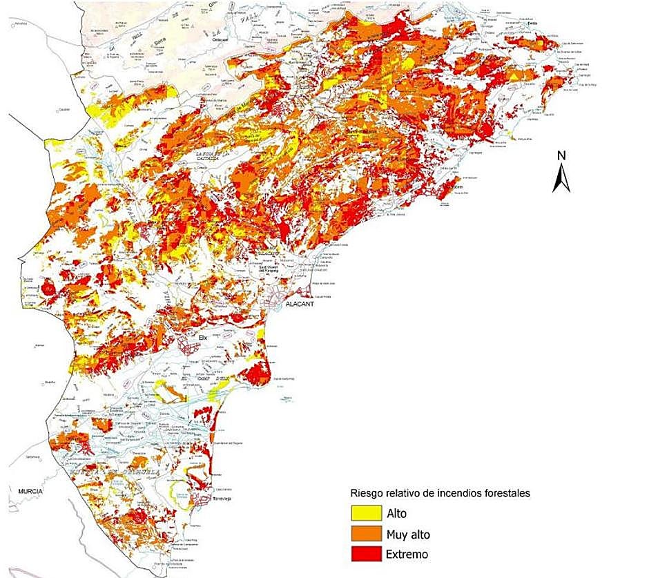Mapa de calor que indica dónde reside el mayor riesgo de incendio forestal en la provincia de Alicante.