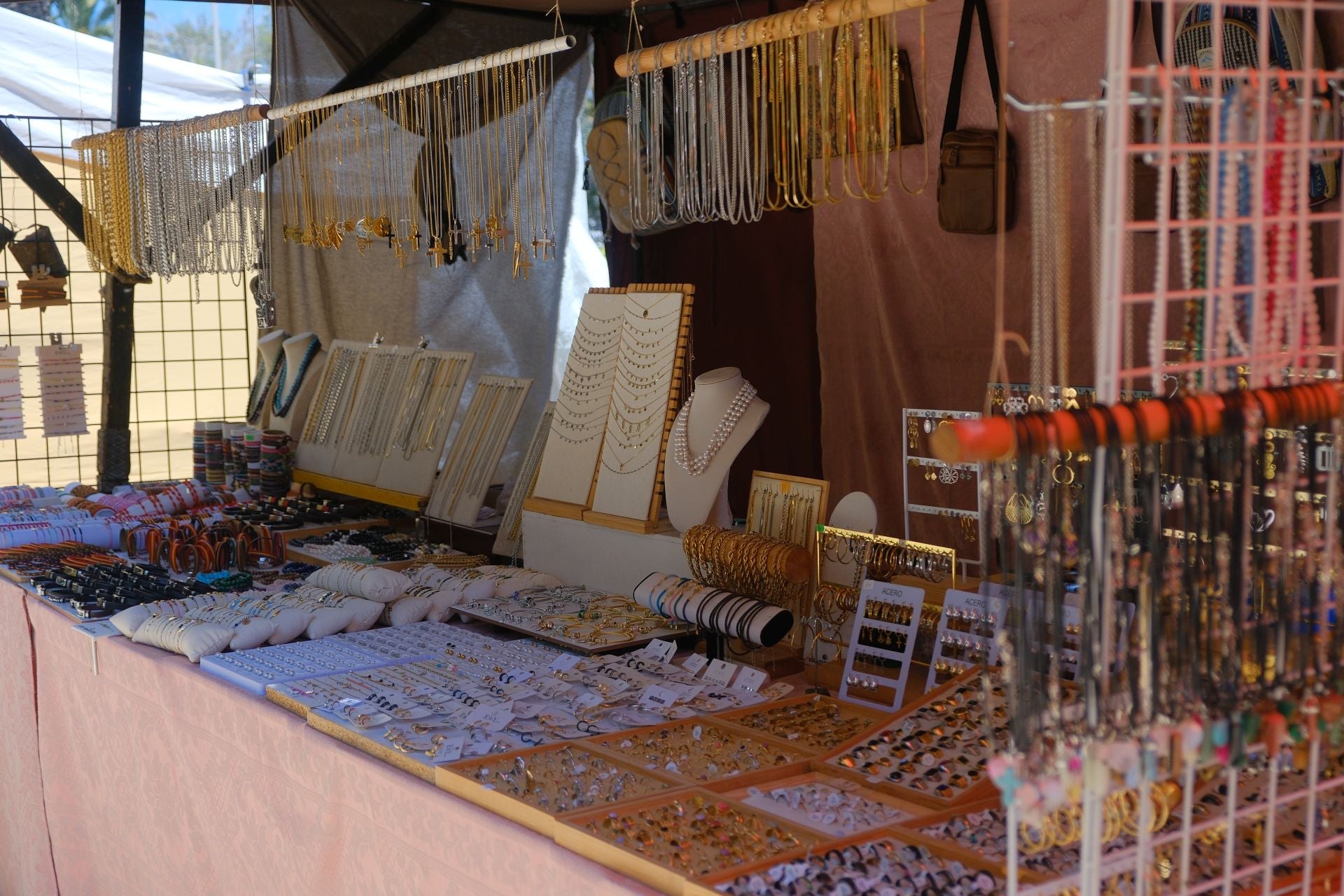 El paseo de Canalejas se transforma en el gran zoco árabe de Alicante