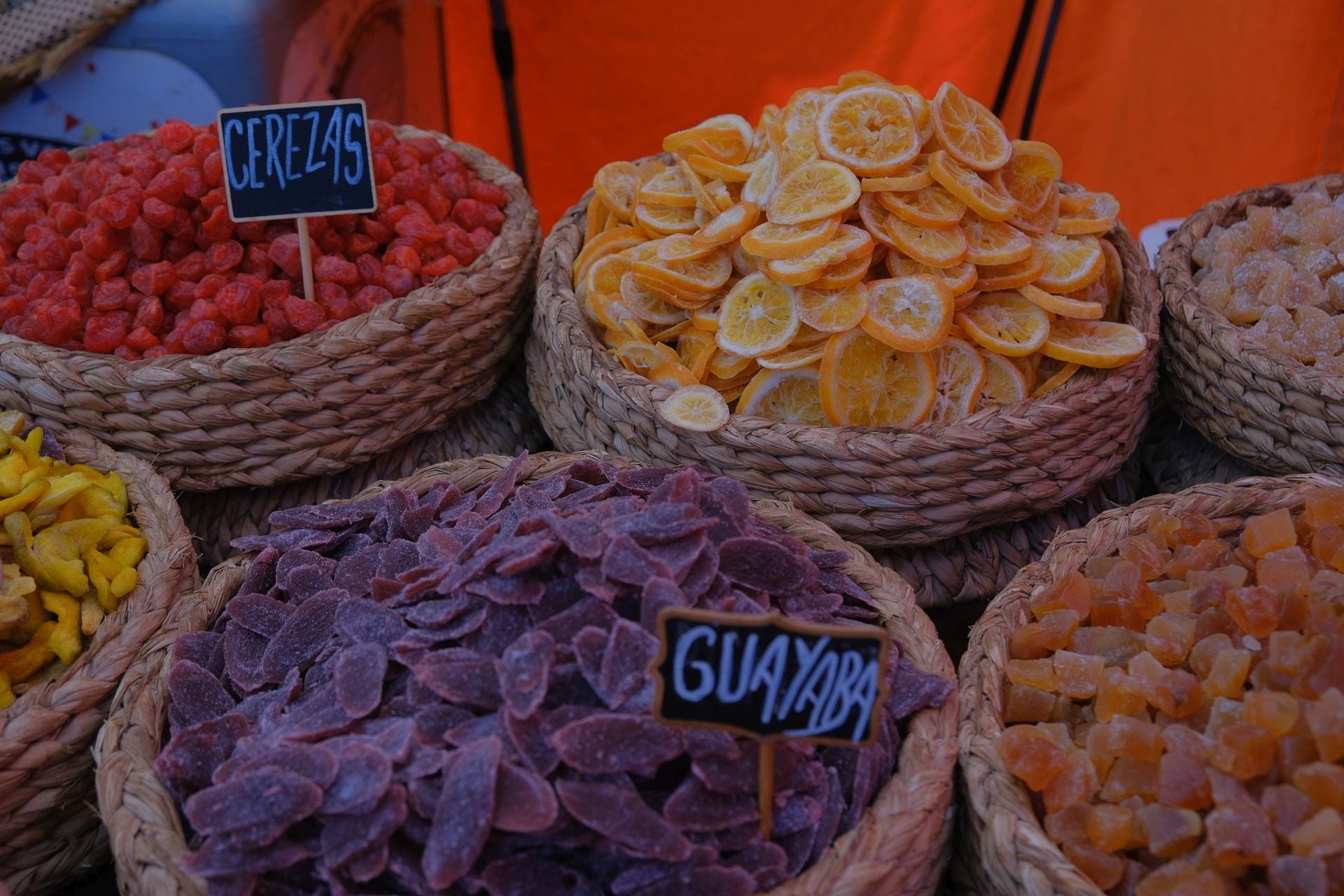 El paseo de Canalejas se transforma en el gran zoco árabe de Alicante