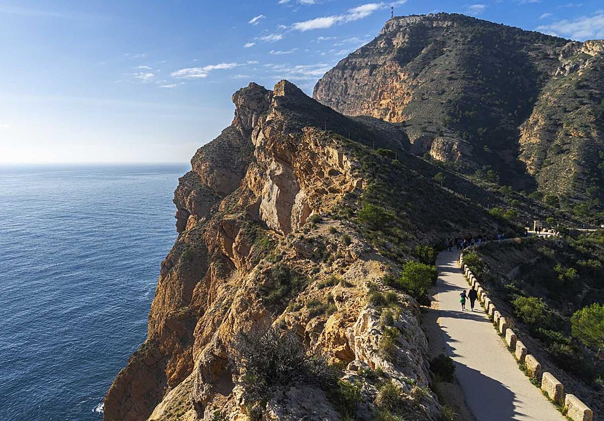 Imagen que muestra su impresionante biodiversidad y paisajes únicos.
