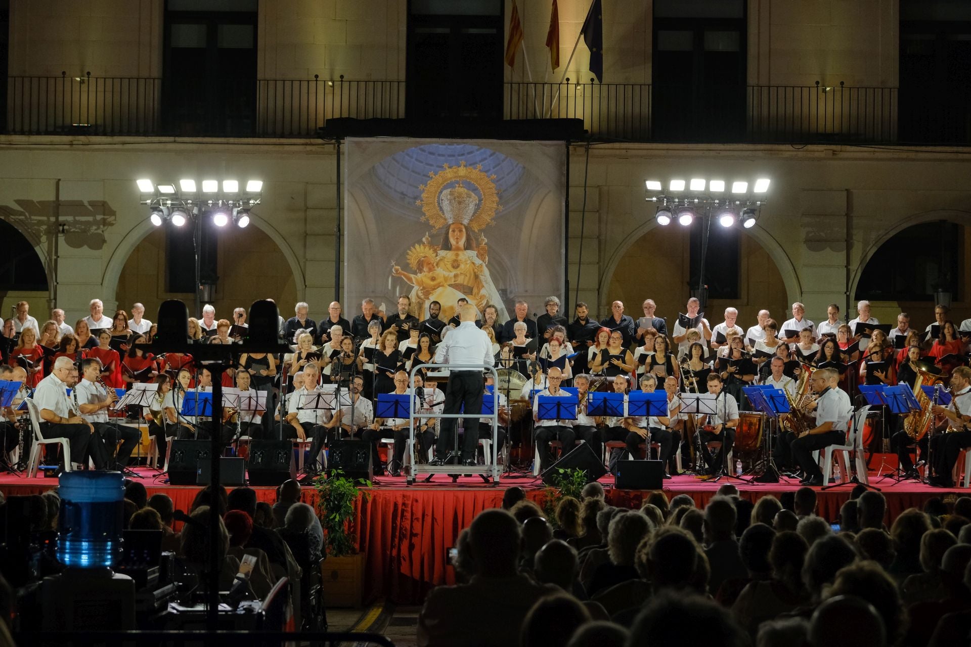 Alicante se emociona con la Alborada a la Virgen del Remedio