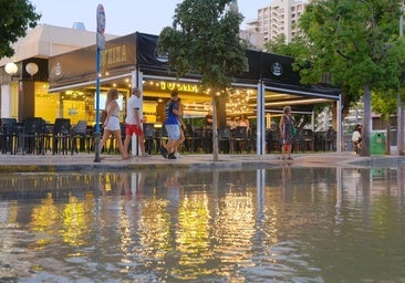 Un escape de aguas fecales inunda la avenida Bruselas de Alicante