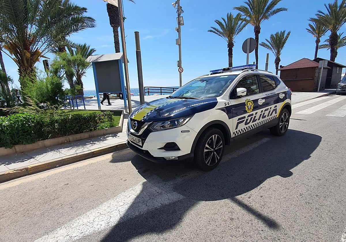 Imagen de archivo de una patrulla de la Policía Local de Torrevieja.