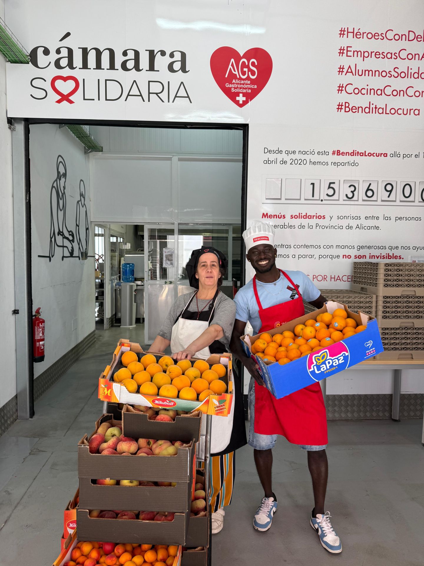 Dos voluntarios de AGS.