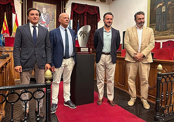 Los presidentes de ambos clubes, a la izquierda, junto al alcalde y el concejal de Deportes de Elche.