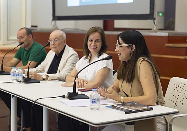 Las editoras del libro lo presentan en Xixona
