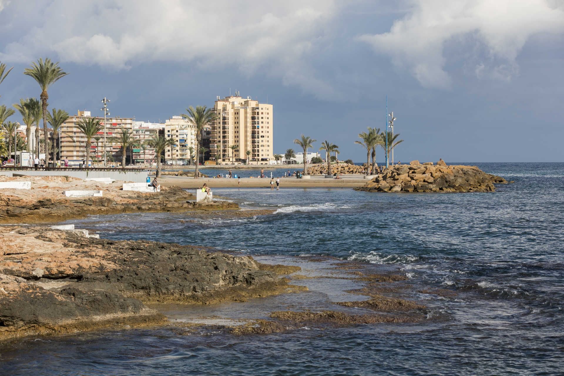 Una playa en Torrevieja.