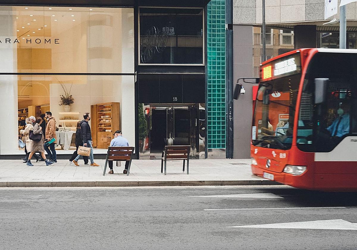Imagen de una avenida de la ciudad de Alicante.