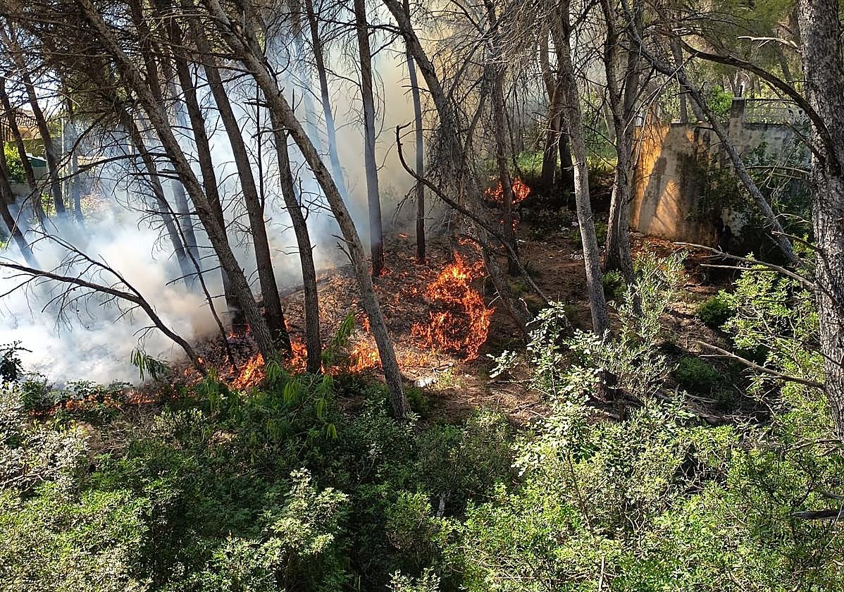 Imágenes del incendio declarado este domingo en Xàbia.